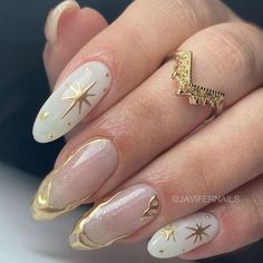 Black Trendy Nails Baroque Nails Art, Gold Nails Inspo Aesthetic, Black And White And Gold Nails, White With Gold Nails, Black White Gold Nails, Nails With Gold Design, Gold Tip Nails, New Years Eve Nails, Gold Nail Designs