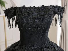 فساتين دانتيل تول سوداء طويلة للحفلات الراقصة من الدانتيل الأسود Black Flapper Dress, Lace Long Prom Dress, Prom Dress Black, Dress Display, Wedding Dresses With Flowers, Lace Bridesmaids, Prom Dresses Modest, Bridesmaid Dress Sizes, فستان سهرة