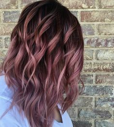 Fall rose gold Gold Hair Colors, Hair Color Rose Gold, Hair Color Pastel, Ombré Hair, Have Inspiration, Rose Gold Hair, Brown Hair With Highlights, Pastel Hair