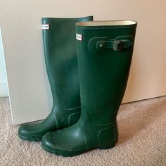 Never Worn Womens Hunter Boots, Army Green Color, Hunter Shoes, Women Hunters, Size 8 Women, Hunter Green, Hunter Boots, Design Color, Winter Rain