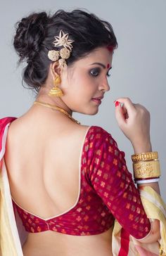 Backless Blouse Designs, Sari Blouse Designs, Blouse Designs Indian, Simple Blouse Designs, Back Neck Designs, Unique Blouse Designs, Designer Saree Blouse Patterns, Saree Blouse Designs Latest