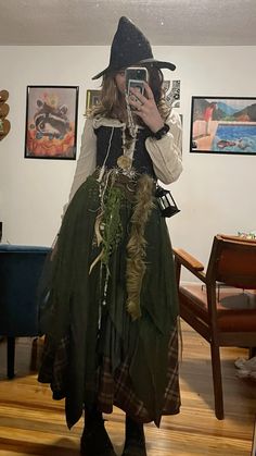 Winter Ren Faire Costume, Creative Witch Costumes, Ren Faire Knight, Ren Fair Witch, Witch Ren Faire, Ren Fest Outfits