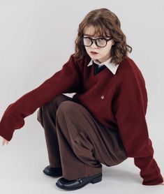 Red Brown Outfit, Sweater Reference, Red Glasses Outfit, Red And Brown Outfit, Brown Pants Outfit, Fashion Poses, Character Outfits, Retro Outfits