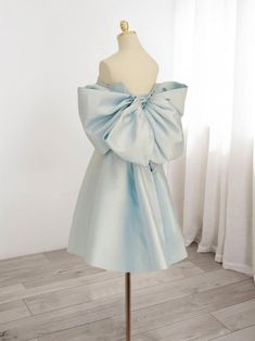 Pretty Light Blue Dress, Prom Dress Inspiration Short, Sleeve Homecoming Dress, Short Princess Dress, Blue Homecoming Dress, Prom Dress Blue, Glittery Dress, Satin Homecoming Dress, Blue Homecoming Dresses