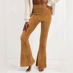 Aerie Ribbed Velour Pants Size: Small Color: Copper Super Comfy And Soft! Perfect For Fall. Never Worn Before; In Perfect Condition. Ribbed Pants Outfit, Ribbed Pants, High Waisted Flare Pants, Ribbed Flares, Gold Pants, Flare Legging, Trendy Pants, Wide Leg Sweatpants, Flare Pant