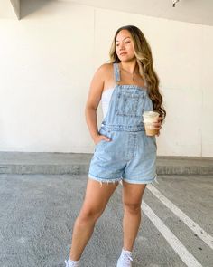 Casual overalls outfit, short overalls, casual outfit, taregt fashion, converse, cute clothes Overalls Outfit Short, Overall Shorts Outfit, Outfit Inspo Comfy, Converse Cute, Shortalls Outfit, Overalls Casual, Outfit Short, Overall Outfit