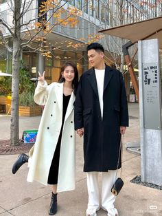 University Couple, Matchy Outfit Couple, Couple Winter Outfits, Long Blazer Outfit, Korean Couple Outfits, Couple Ootd, Ootd Couple, Korean Style Hijab, Duo Dress