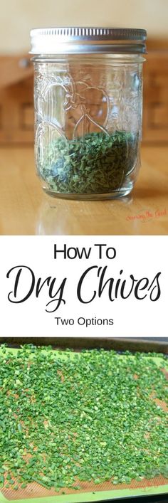 how to dry chives in a mason jar with text overlay that reads, how to dry chives two options