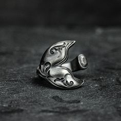 describe This Tail Ring, Whale Tail Jewelry, Whale Ring, Sea Animal Ring is cast in sterling silver and bronze and handcrafted to accentuate every nook and cranny of this beautiful sculpture. Ring face height about 25mm*width 28mm Dimensions and weights are measured by hand and may vary. Dimensions and weights may vary due to individual needs, pack: All pieces come in custom gift boxes. If you would like to include a gift description, please let us know in the Notes section during checkout. Plea Unique Stamped Antique Silver Rings, Unique Silver Engraved Ring With Oxidized Finish, Antique Silver Oxidized Engraved Sterling Silver Ring, Silver Brass Open Signet Ring, Antique Silver Sterling Engraved Ring With Oxidized Finish, Antique Silver Engraved Ring With Oxidized Finish, Unique Antique Silver Engraved Sterling Silver Ring, Antique Sterling Silver Hand Cast Rings, Unique Engraved Sterling Silver Ring In Antique Silver