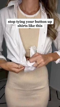 Jessica Smith on Instagram: "Follow @reefrainaria for daily amazon finds. Counting down your favorite style tips from 2022. This shirt tying hack was number 3. #stylereel #stylehack Shirt knot hack, how to tie a button down shirt. #shirtknothack #fashionhacks #fashionhack #buttondownshirt #styletip #stylehacks" Shirt Around Waist, How To Tie A Shirt, Shirt Over Dress, Summer Outfits Men Streetwear, Jessica Smith, Mode Tips