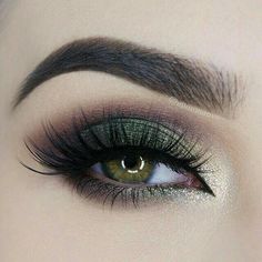 Trucco Smokey Eye, Green Smokey Eye, Eyeliner Styles, Green Eyeshadow, Natasha Denona, Party Hair, Makeup Hacks, Pat Mcgrath