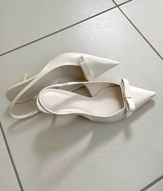 Zara Kitten Heels, White Block Heel Sandals, Kitty Heels, Kitten Heels Outfit, Footwear Heels, Fancy Heels, Trendy Heels, Shoes Heels Classy, Zara Heels