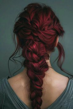 Dark Burgundy And Blonde Hair, Scarlet Hair Aesthetic, Dark Fantasy Hair Color, Red Magenta Hair Color, Cool Hair Colour Ideas, Red And Black Hair Color Ideas, Long Red Hair Aesthetic, Fun Summer Hair Color Ideas, Fantasy Hair Color Ideas