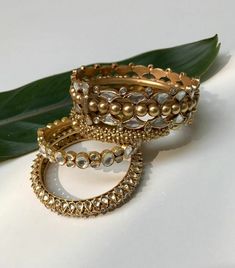 Navratri Ideas, Antique Pearl Necklace, Barrister Babu, Jewellery Bangles, Solid Gold Bangle, Indian Room, Indian Bridal Jewelry Sets, Jewelry Designing, Vintage India