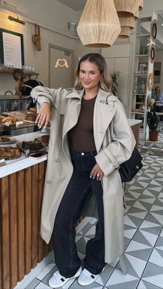 Beige Trench Coat Outfit, Trench Coat Outfit Winter, Wool Coat Outfit, America Aesthetic, Trench Outfit, Long Coat Outfit, America Fashion, Winter Coat Outfits