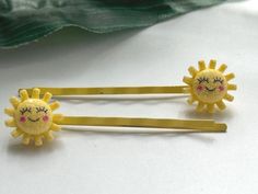 Sun Bobby Pin Hairclips This is a set of 2 Smiley Sun 🌞 sunflower hairclips If you need more than one set please convo me for stock availability Please take a look in my shop for lots more! ESTIMATED DELIVERY TIMES SHIPPING FROM UK: UK: Royal Mail First Class:  1-3 business day Canada: Royal Mail Standard International Shipping:  7-30 business days North America: Royal Mail Standard International Shipping:  7-21 business days Europe: Royal Mail Standard Shipping:   3-10 business days Australia, Smiley Sun, Sun Hair, Flower Bobby Pins, Bobby Pin, Barrettes, First Class, Smiley, Royal Mail, About Uk