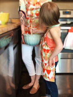 Kids & Adult Apron Pattern Pdf Mom and Me Apron Pattern - Etsy Free Child Apron Pattern, Childs Cross Back Apron Pattern Free, Mommy And Me Aprons Pattern, Childs Reversible Apron Pattern, Reversible Mommy & Me Apron Pattern, Electronics Pattern, Sewing Patterns For Kids, Aprons Patterns, Beginner Sewing Projects Easy