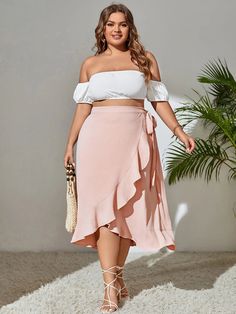 Croped Plus Size, Boho Plus Size Outfits, Plus Size Outfit Ideas, Matching Skirt Set, Plus Zise, Brown Mini Skirt, Boho Plus Size, Off The Shoulder Shirt, Plus Size Outfit