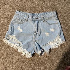 Never Worn Light Wash Ripped Jean Shorts Ripped Jean Shorts Outfit, Rome Outfits, Cute Jean Shorts, Cute Ripped Jeans, Cute Outfits With Shorts, Shein Shorts, Ripped Jean Shorts, Shein Outfits