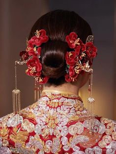 Chinese Tea Ceremony Hairstyle, Traditional Japanese Wedding Hairstyle, Japanese Wedding Hairstyle, Chinese Wedding Hairstyles, Chinese Updo, Qipao Hairstyle, Chinese New Year Hairstyle, Vietnamese Hairstyles, Layered Around Face