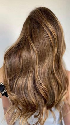 4. Soft and subtle golden blonde Love something between that not too dark not too bright then this hair idea could be the one.... Light Golden Brown Hair, Golden Brown Hair Color, Golden Blonde Hair