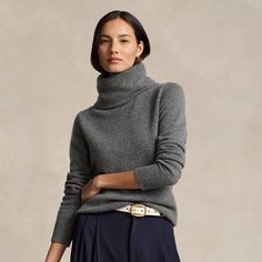 This luxurious turtleneck sweater is elegantly designed with medium-weight cashmere in a straight slightly relaxed silhouette. Sweatpants And Sweater, Sweater Ralph Lauren, Polo Bear, Womens Cashmere, Cashmere Turtleneck, Rugby Shirt, Chinos Pants, Vest Dress, Sport Coat