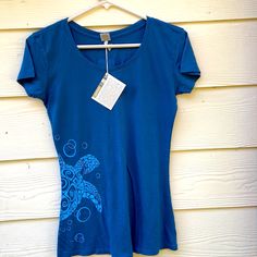 Soft And Silky Bamboo/ Organic Cotton/ Hemp Fabric Blend, Screen Printed Sea Turtle Wraps Around The Front And Back. Fitted Blue T-shirt For Summer, Blue Fitted Cotton T-shirt, Fitted Blue Cotton T-shirt, Blue Fitted T-shirt, Ocean Shirt, Slim Fit Crop Top, Striped Short Sleeve Shirt, Roblox Shirt, Floral Tee