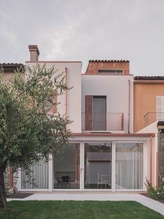 HOUSE 18 . Fano Brunelli Ann Minciacchi . photos: © Lorenzo Zandri Outside the ancient Porta San Leonardo (formerly Porta Cavour) in the historic centre of Fano, Brunelli Ann Minciacchi (Arch. Alessandro Brunelli, Arch. Lavinia Ann Minciacchi) realises a project for the renewal of a single-family rowhouse where the dialogue with the existing is achieved … Continue reading Brunelli Ann Minciacchi