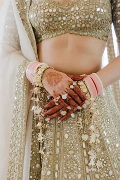 Custom kaleera brands and stores to bookmark Arpita Mehta, Celebrity Bride, Indian Bride Outfits, Bridal Outfit, Bollywood Wedding, Bride Clothes, Mehendi Designs, Desi Fashion, Fashion Story