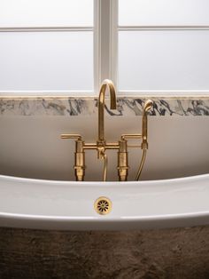 Swooning over the tub details