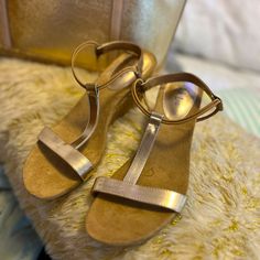 In Style Metallic Gold Wedge Sandals Euc, Never Worn Gold Wedge Sandals For Beach, Casual Gold Wedge Heel Sandals, Casual Gold Wedge Sandals, Gold Cushioned Wedge Sandals, Gold Wedge Heel Sandals With Cushioned Footbed, Gold Summer Wedge Heels, Gold Wedge Heels For Summer, Gold Summer Wedge Sandals For Vacation, Gold Synthetic Wedge Sandals With Cushioned Footbed