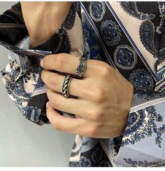 Men recommend size (7-8-9-10)Girls recommend size (6-7) Type: AccessoriesGender: UnisexMaterial: Titanium steel Grey Contacts, Y2k Punk, Hand Reference, Contact Lenses Colored, Chain Design, Hand Jewelry, Chain Ring, Ring Shopping, American Vintage