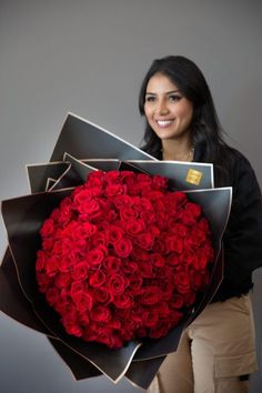 Love Affair - 100 beautiful premium red roses - Maison la Fleur Red Bouquet Roses, Buqet Flowers Aesthetic Roses, Large Bouquet Of Roses, Luxury Roses Bouquet, 99 Roses Bouquet, Thank You Flowers Bouquet, Red Flowers Bouquet Valentines, Red Flower Bouquet Aesthetic, Bouquet Of Red Roses Aesthetic