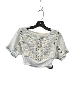 Brand: FREE PEOPLE Style: TOP Short Sleeve Color: CREAM & GREEN Size: XS SKU: 311-31127-3042 CONDITION: LIKE NEW Free People Style, Designer Flats, Handbag Shoes, Sustainable Fashion, Accessories Design, Short Sleeves Tops, Tops Designs, Free People, Like New