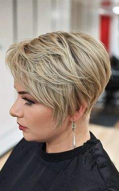 21 Short, Stacked Pixie Bob Haircuts for a Cute and Sassy Look Stacked Pixie Haircut, Stacked Pixie Bob, Stacked Pixie, Stacked Hairstyles, Haircut Back, Tan Skin Blonde Hair, Pixie Bob Hairstyles, Stacked Haircuts