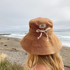 "A wide brim sun hat for vacation beach days. This sun hat for women has a nice wide brim to protect your whole face and even your neck and chest. A drawstring around the head keeps the hat fitting snug. Easy to bring along in your bag, folds up easy. This hat is made from a medium weight homespun linen and cotton blend fabric in a rust color. Inside liner is white cotton. I used a stiff interfacing for brim to keep it's shape. Brim measures 4.5\" Crown depth is 3.5\". Contact me for custom fit Sun Hats For Women Beach, Women’s Hat, Cute Sun Hat, Sun Hat Aesthetic, Sun Hat Outfit, Custom Fitted Hats, Vacation Hat, Hat Aesthetic, Hiking Hat