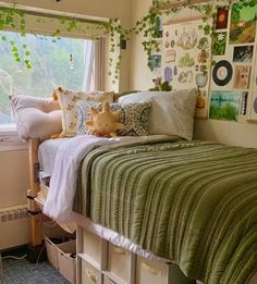 Flower Room Inspiration, Pastel Boho Room, Earth Room Decor, Dorm Bedding Ideas Color Schemes, Salty Granola Aesthetic Room, Dorm Room Ideas Storage, Make Room Smell Good, Dorm Room Inspo Boho, Earthy College Dorm