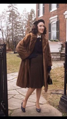 1950s Fashion Women Outfits, Vintage Winter Outfits 50s, 1940s Fashion Women Outfits, 1940 Fashion Women, Vintage Outfits Classy 1950s, 1940s Style Outfits, 1950s Winter Fashion, 1940s Winter Fashion, Vintage Outfits Classy Retro