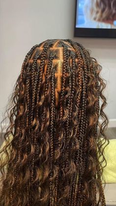 Bohemian Knotless Braids Peek A Boo, Braids With Curly Pieces Out, Brown Knotless Bohemian Box Braids, Bohemian Knotless Braids 30 Color, Colored Bohemian Braids, Color 2 Box Braids, Boho Braids Color Black Women, Knotless Box Braids With Color Brown, Dark Brown Knotless Braids With Curls