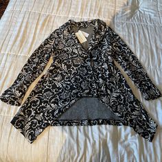 James Lakeland Made In Italy Black & White Jacquard Print Cotton Blend Knit Jacket Nwt $199 Size Eu 42 (Size Tag Reads: S/10/42) Unlined Single Button & Button Hole Closure Asymmetrical Hemline Measurements (Un-Stretched & Approximate: The Knit Fabric Has Stretch): Underarm To Underarm Is 18.5"+ Sleeve Length From Underarm To Hem Is 16.25"+ Front Length From Shoulder To Asymmetrical Hemline Is 34.5"+ Back Length From Center Back Neck To Hemline Is 28"+ Horizontal Back Seam 11" Down From Center B Black Jacquard Knit Long Sleeve Outerwear, Black Jacquard Knit Outerwear For Fall, Elegant Fitted Jacquard Knit Cardigan, Fitted Jacquard Knit Long Sleeve Cardigan, Fitted Black Jacquard Knit Outerwear, Fitted Jacquard Knit Outerwear For Winter, Fitted Long Sleeve Jacquard Knit Cardigan, Fitted Black Jacquard Knit Cardigan, Fitted Patterned Long Sleeve Outerwear