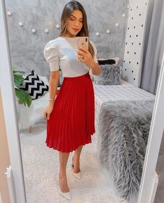 Jw Outfits, Red Pleated Skirt, Edgy Fashion Outfits, Elegant Outfit Classy, Modesty Outfits, Western Wear Outfits, Cute Modest Outfits, Modest Dresses Casual, Chic Skirts