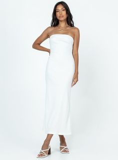 White Tube Dress Outfit, Tube Dress Outfit Casual, Ribbed Dress Outfit, Tube Dress Outfit, White Strapless Maxi Dress, Strapless White Dress, White Tube Dress, Long Shift Dress, White Dresses Graduation