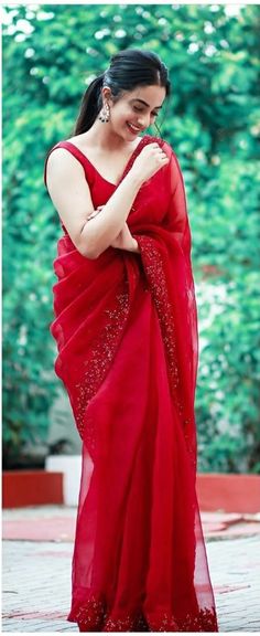 Plain Red Saree, Saree Chiffon, Red Sari, Wedding Lehenga Designs, Plain Red