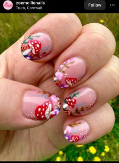 Mushroom Nail Designs Simple, Spring Mushroom Nails, Cottage Core Nail Art, Mushroom Almond Nails, Mushroom Manicure, Pink Mushroom Nails, Nerdy Nail Art, Nail Designs Mushroom, Nature Themed Nails