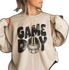 Crew Neck T-shirt For Game Day In Fall, Winter Team Spirit Graphic T-shirt, Winter Team Spirit T-shirt With Graphic Print, Long Sleeve Graphic Sweatshirt For Football Season, Fall Sports T-shirt With Letter Print, Fall Team Spirit Sweatshirt With Screen Print, Cotton Graphic Print Sweatshirt For Game Day, Graphic Print Sweatshirt For Game Day In Fall, Football Season Crew Neck Top With Lettering