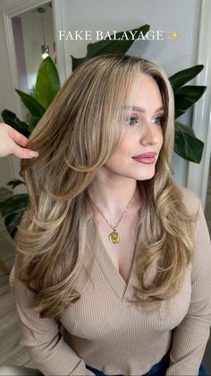 Jessica Alba Hair Color, Ash Blonde Hair Balayage, Jessica Alba Hair, Light Auburn Hair, Brown Hair Inspiration, Blond Balayage, Brunette Hair With Highlights, Hairstyles For Layered Hair, Honey Blonde Hair