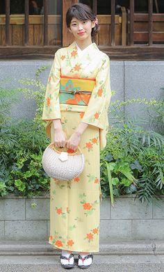 Traditional Japanese Kimonos, Simple Kimono Traditional, Kimono Outfit Traditional, Kimono Outfit Japanese Traditional, Japanese Dress Traditional Kimono Japan, Japan Dress Kimono, Japanese Kimono Hairstyle, Traditional Summer Kimono, Yellow Yukata