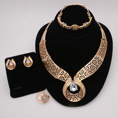 Dubai Bridal Big Jewelry Sets Nigerian Wedding African Necklace Bracelet Earring Ring Jewelry SetModel Number:4000857221957 Nigerian Women, Wedding Jewelry Set, Big Jewelry, African Necklace, Earring Ring, Nigerian Wedding, Fashion Wedding, African Beads, Women Party