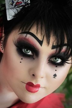 This would be good for an evil doll costume.... Extreme Make-up, Queen Of Hearts Makeup, Halloweenský Makeup, Alice In Wonderland Inspired, Wonderland Costumes, Doll Makeup, Halloween Costumes Makeup, Halloween Makeup Looks