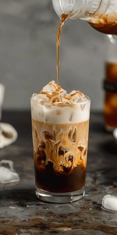 Caramel Hazelnut Iced Coffee [10 Minutes] - Chasety Hazelnut Iced Coffee, Kopi Starbucks, Caramel Hazelnut, Homemade Syrup, Homemade Drinks, Ice Coffee Recipe, Coffee Dessert, Iced Latte